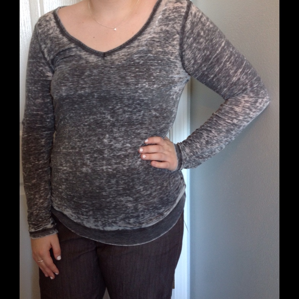 Long sleeve V neck t-shirt